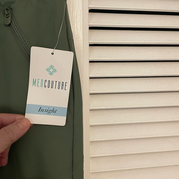 NWT Med Couture Insight Women's 4-Pocket Zipper Cargo Pocket Scrub Pants - Picture 10 of 11